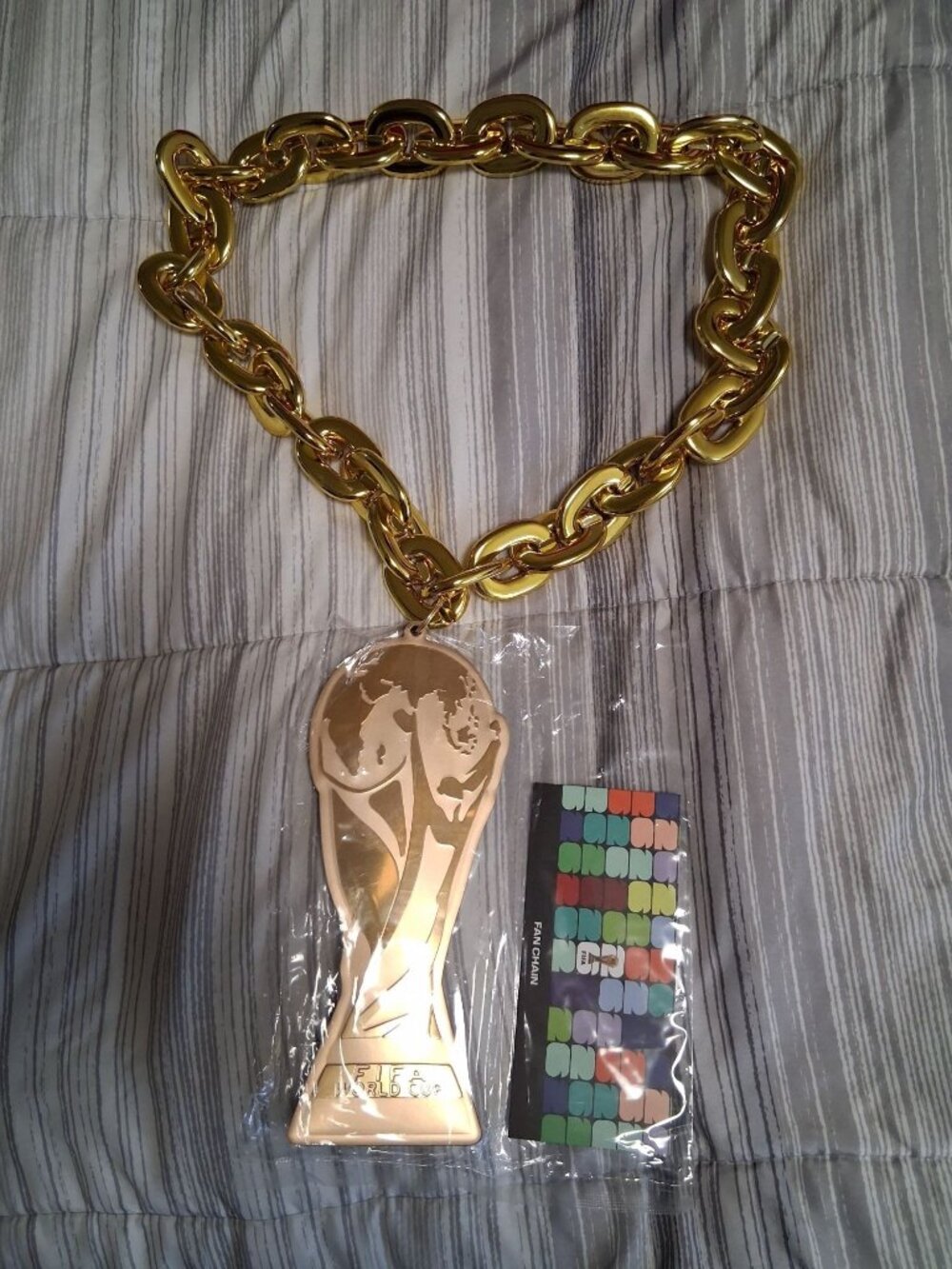 NWT Fifa World Cup Gold Fan Chain Trophy 2026